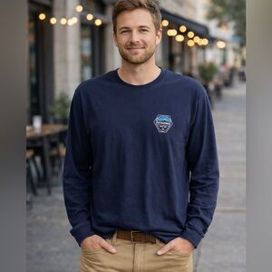 Patagonia navy long sleeve crewneck tee casual men Large